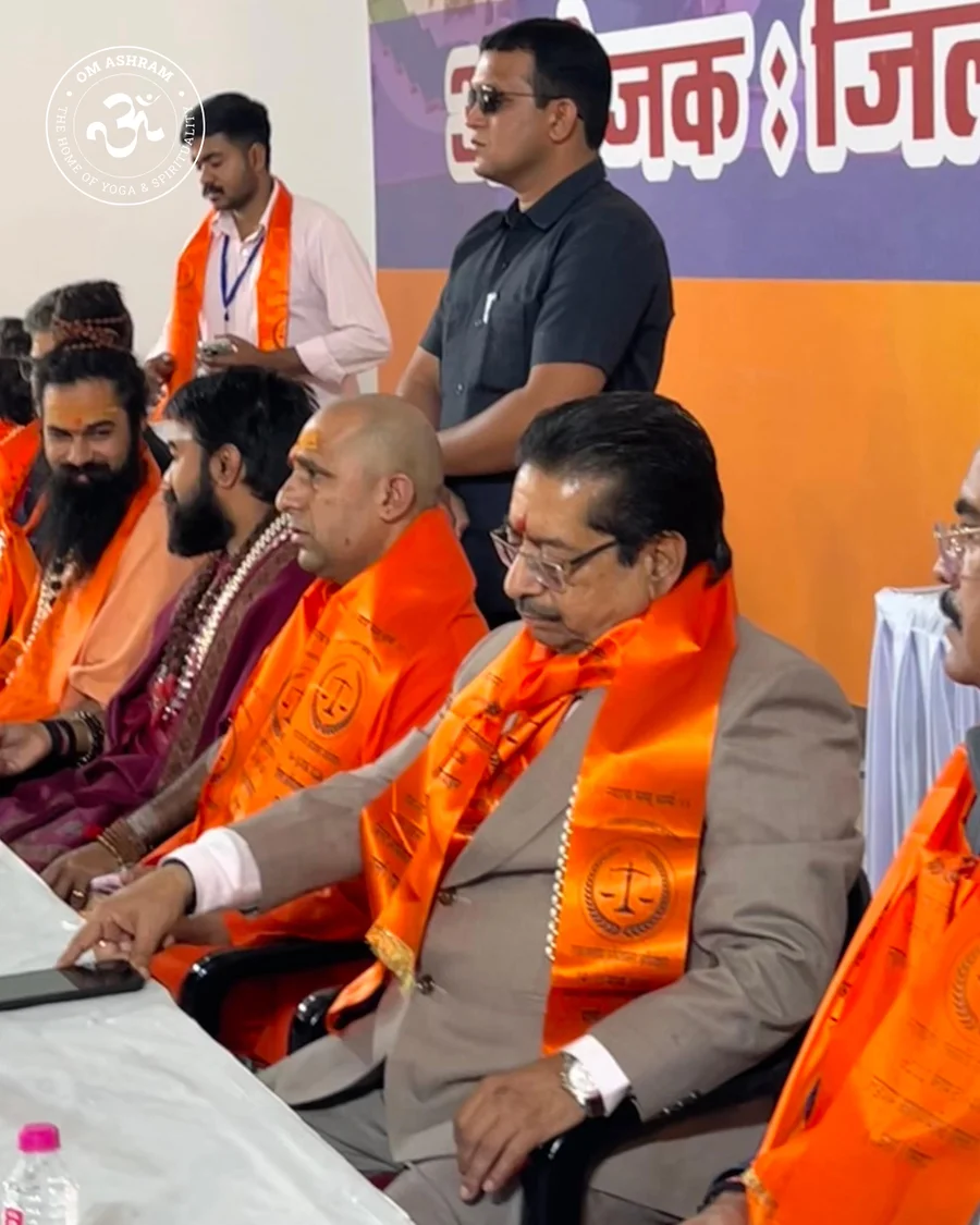 High Court Bar President Ranjit Joshi with invited dignitaries at OM Ashram convention.